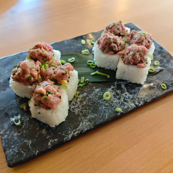 URAMAKI STEAK TARTAR ROLL