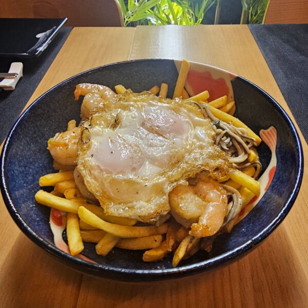 REVUELTO PATATAS, HUEVO Y LANGOSTINOS