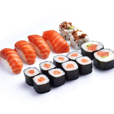 Sushi variado de salmon de 16 piezas