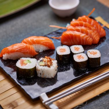 VARIADO SALMON 8 MAS 100 G SASHIMI SALMON